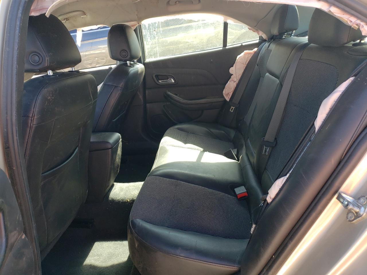 2016 Chevrolet Malibu - Image 10