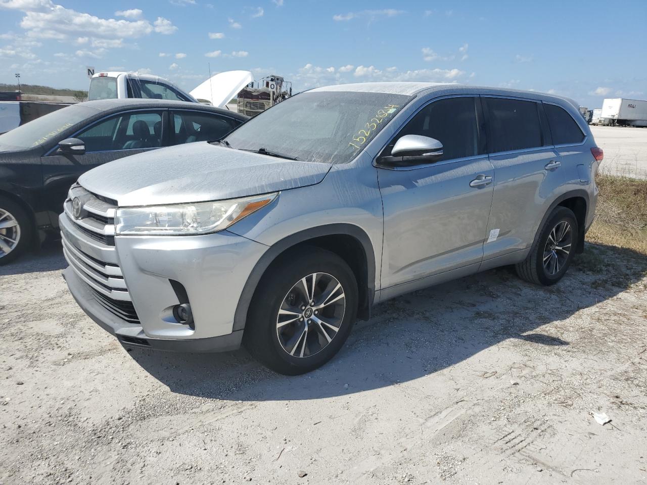 2018 Toyota Highlander Le VIN: 5TDZARFH4JS038688 Lot: 75232884