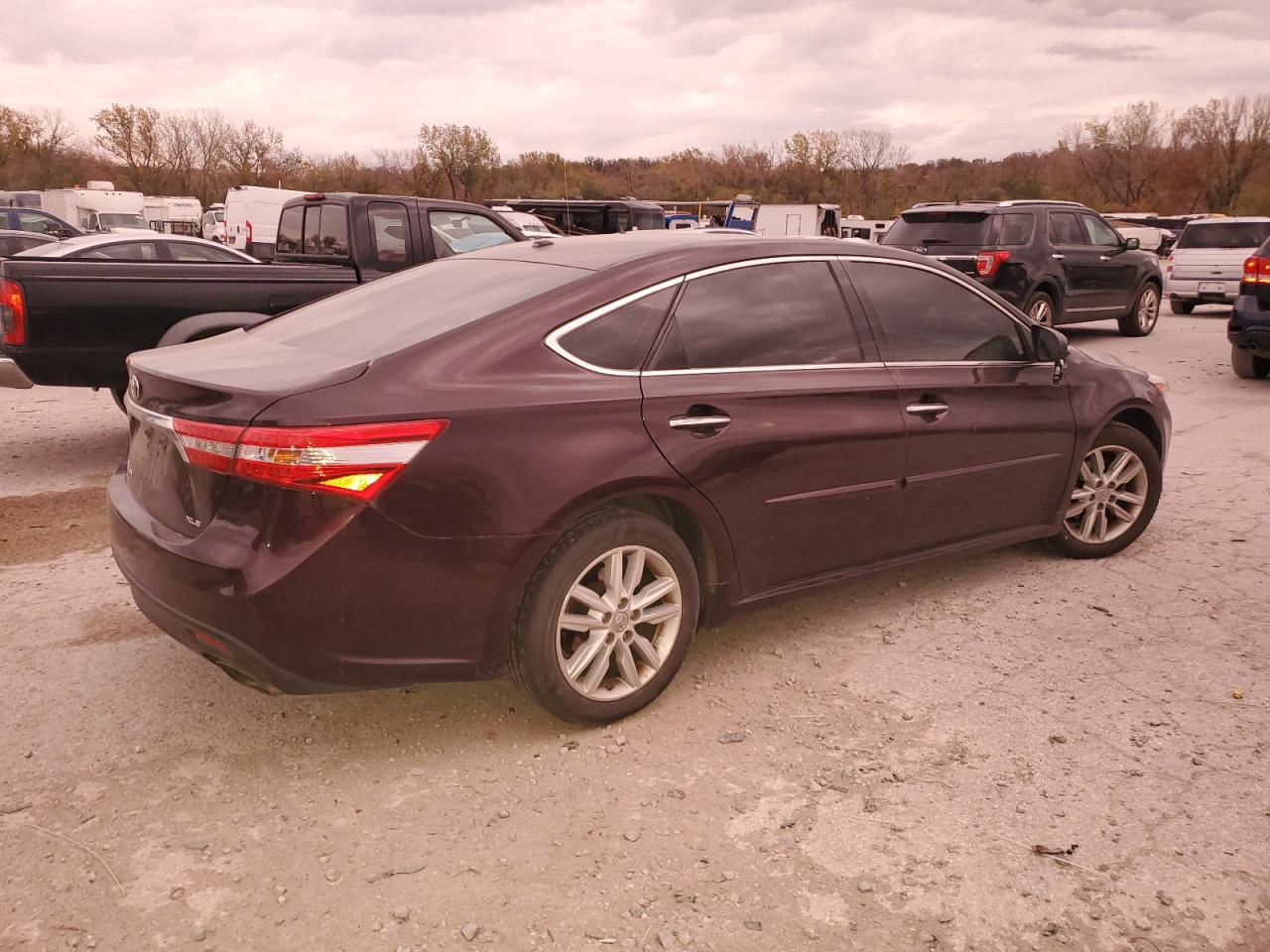 2015 Toyota Avalon - Image 3