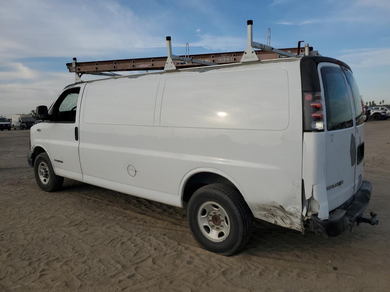 2006 GMC Savana - Image 2