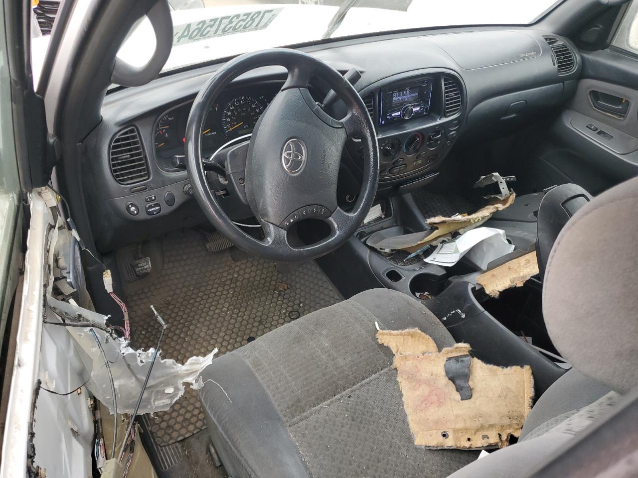 2004 Toyota Tundra - Image 8
