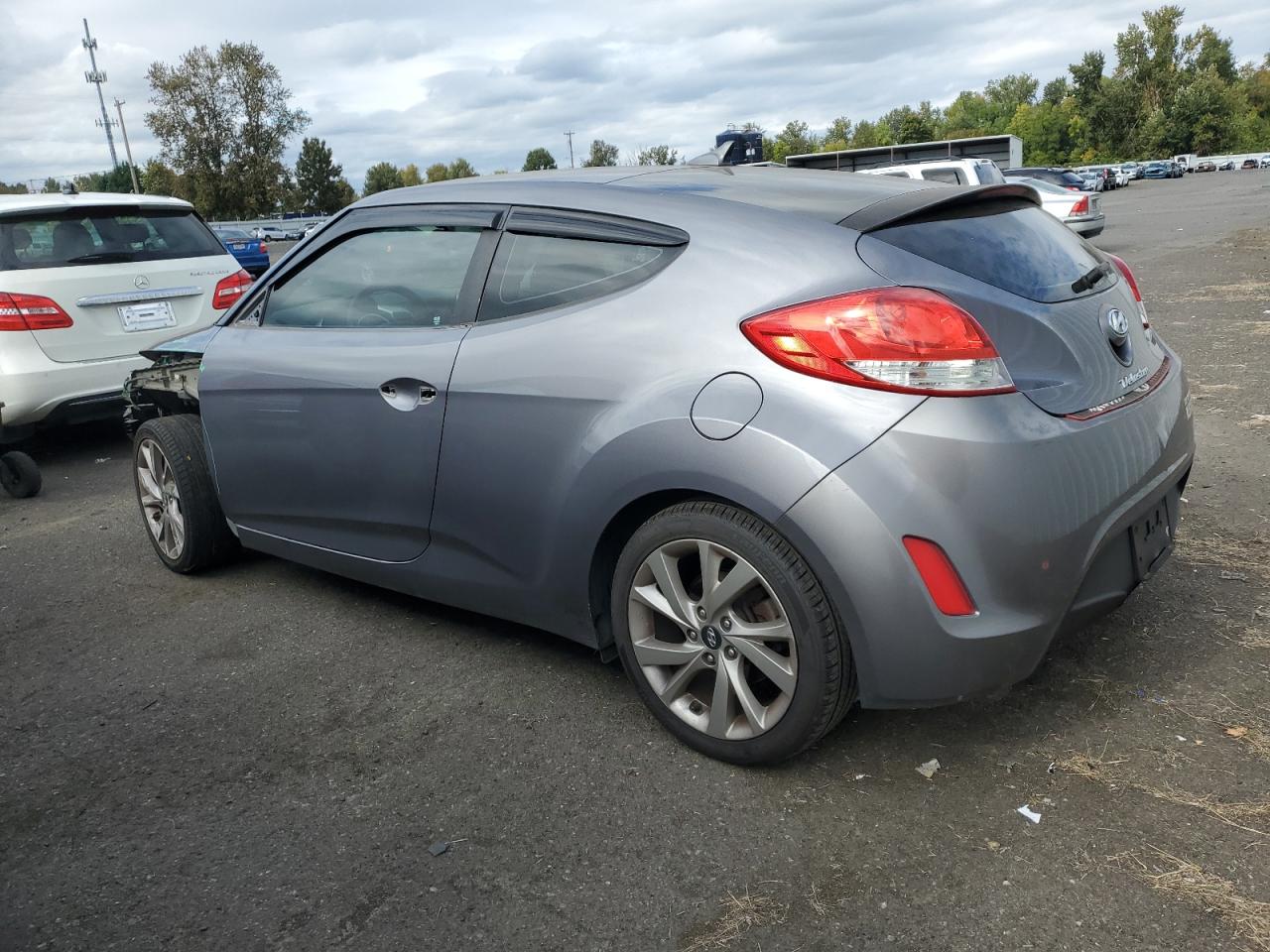 2016 Hyundai Veloster - Image 2