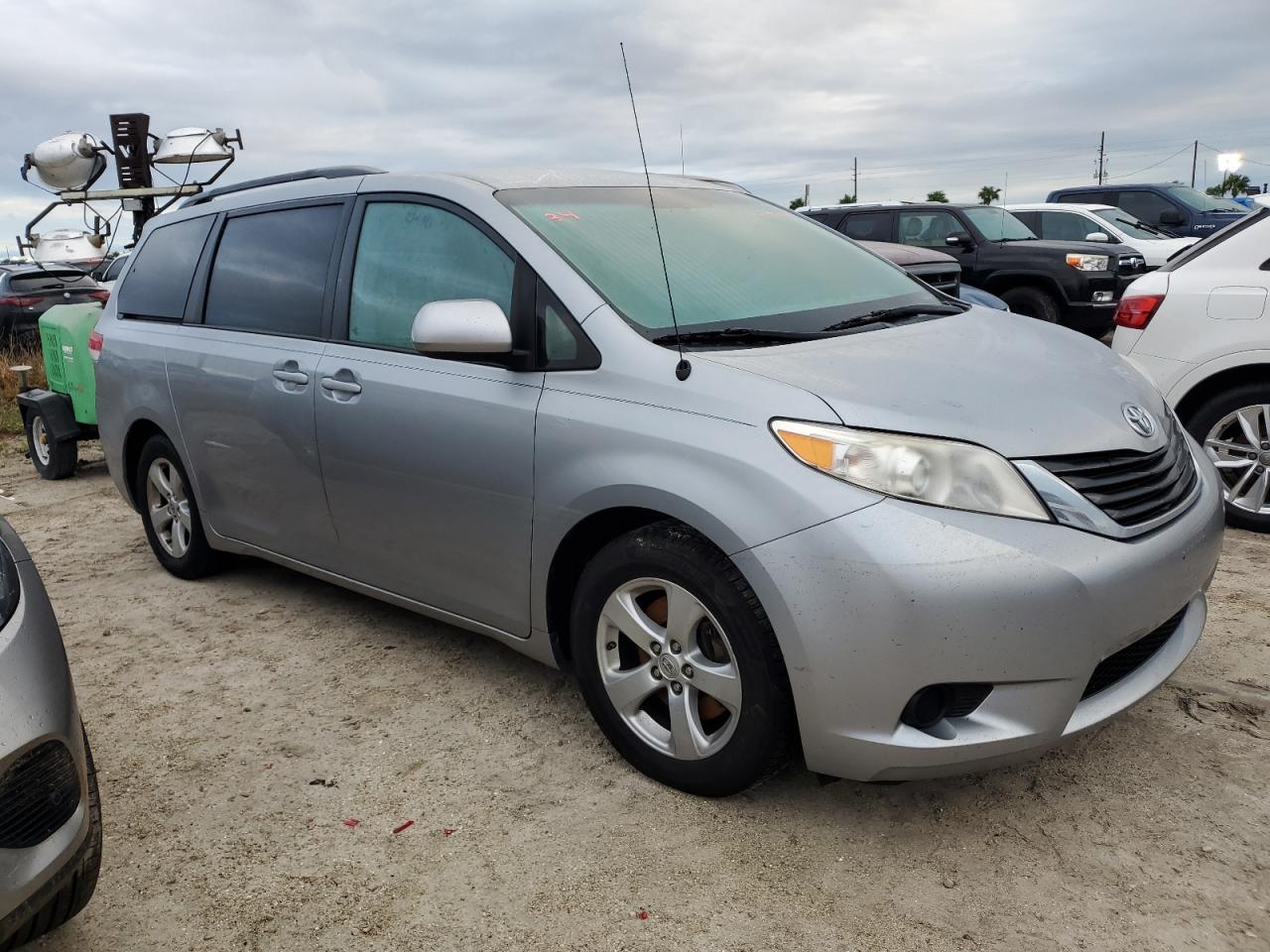 2012 Toyota Sienna Le VIN: 5TDKK3DC8CS277540 Lot: 74539874