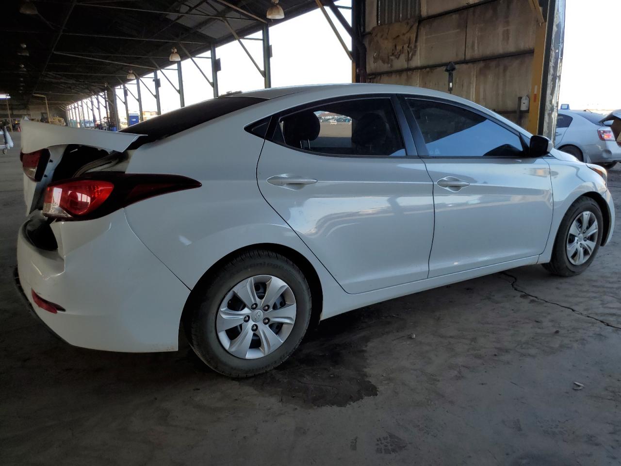 VIN 5NPDH4AE4GH709913 2016 HYUNDAI ELANTRA no.3