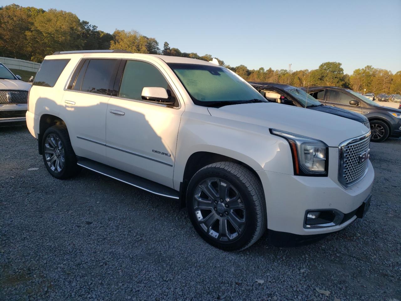 2016 GMC Yukon - Image 4