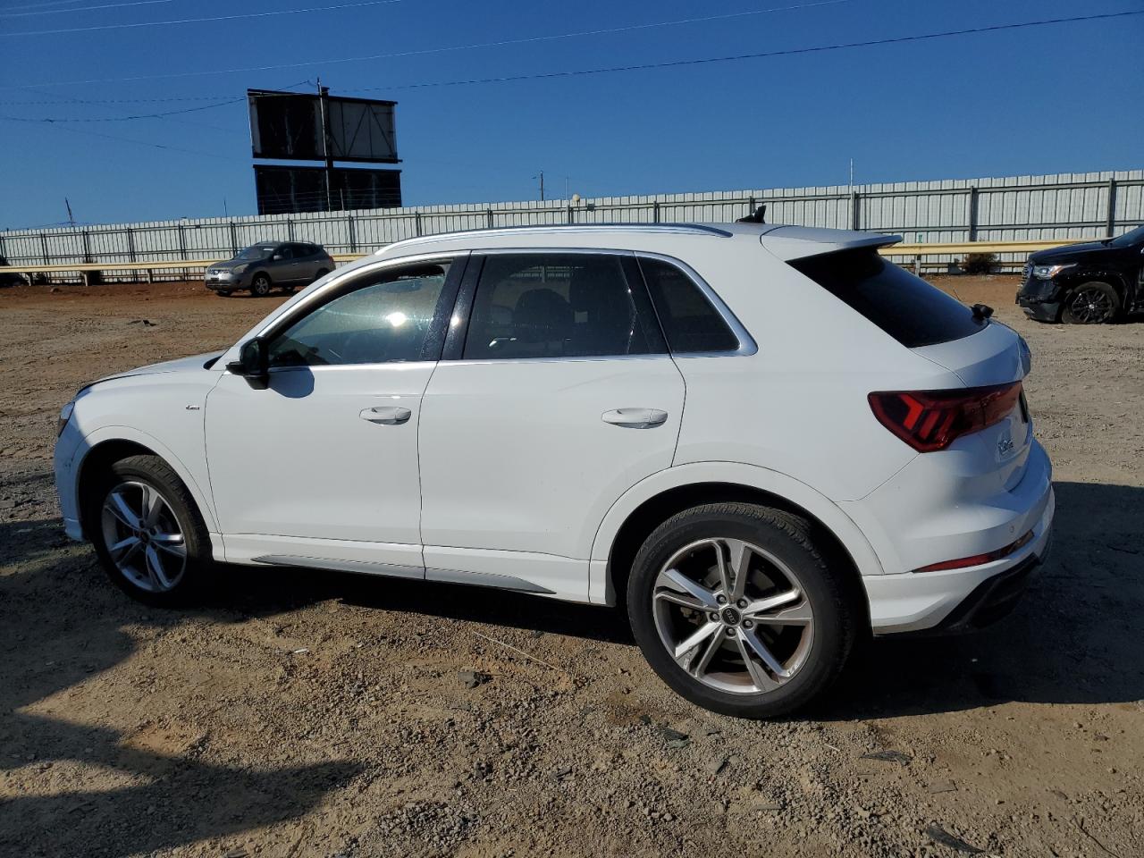 VIN WA1DECF31M1024663 2021 AUDI Q3 no.2