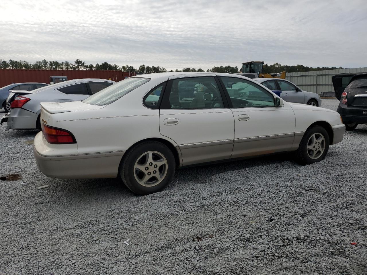 1999 Toyota Avalon - Image 3