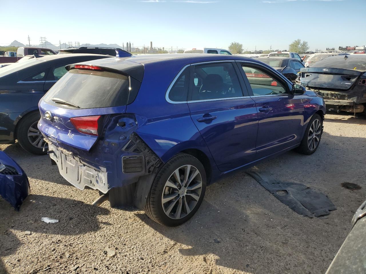 2020 Hyundai Elantra - Image 3