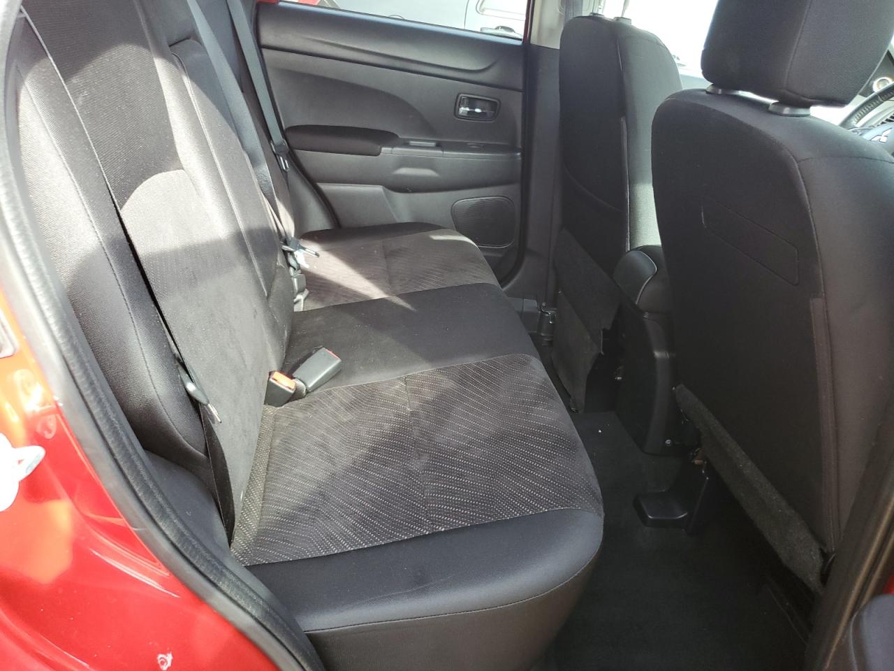 2015 Mitsubishi Outlander - Image 11