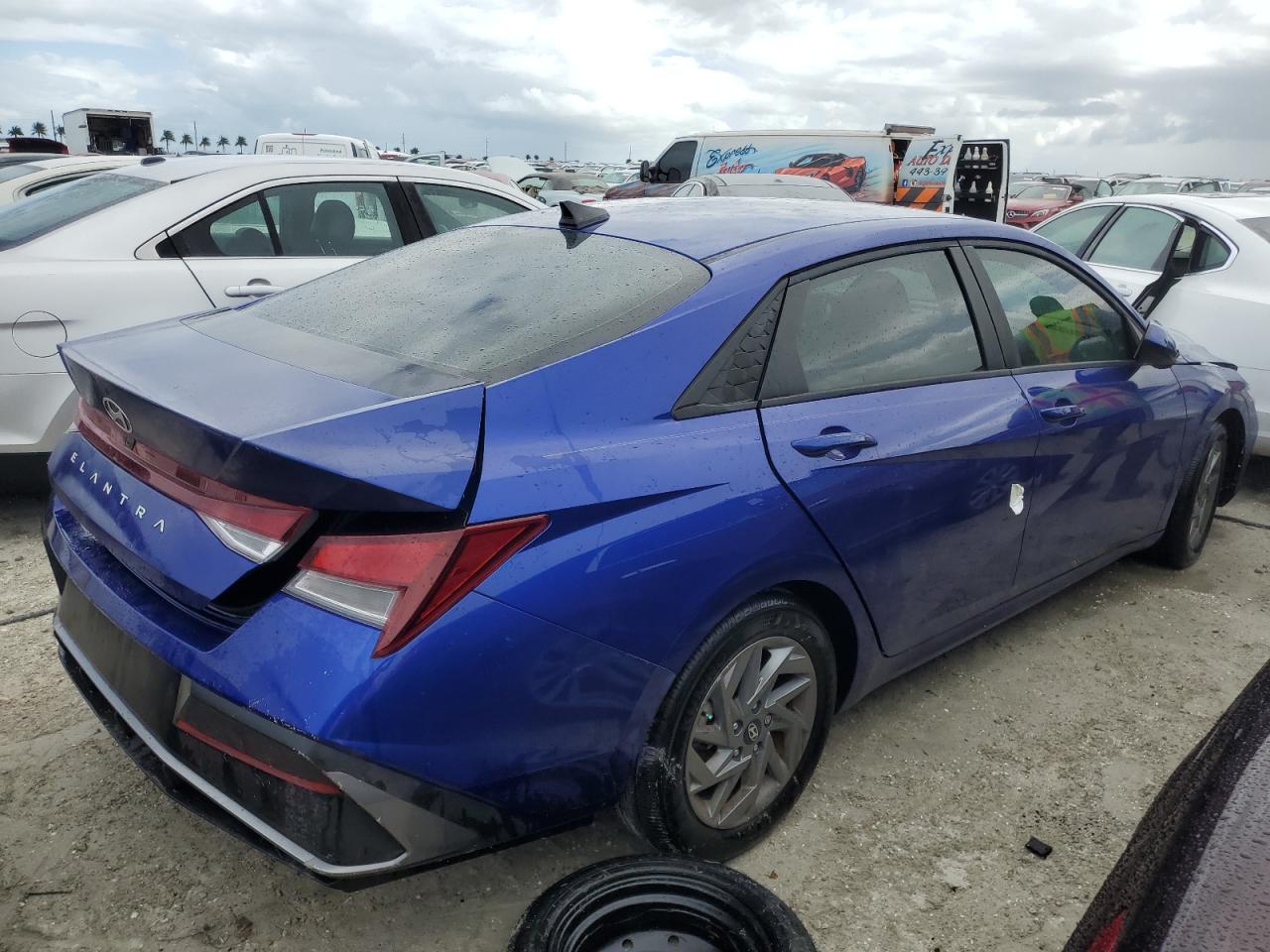 2024 Hyundai Elantra - Image 3