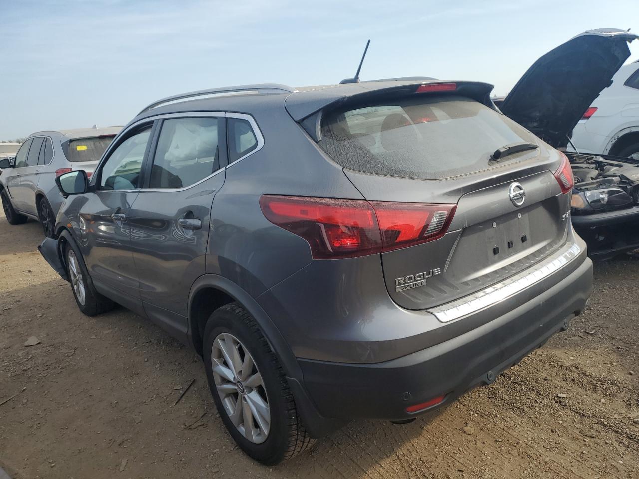 2019 Nissan Rogue - Image 2