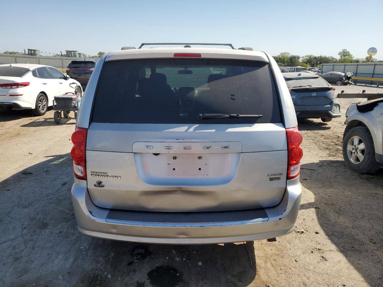 2D4RN5DG3BR679285 2011 Dodge Grand Caravan Crew