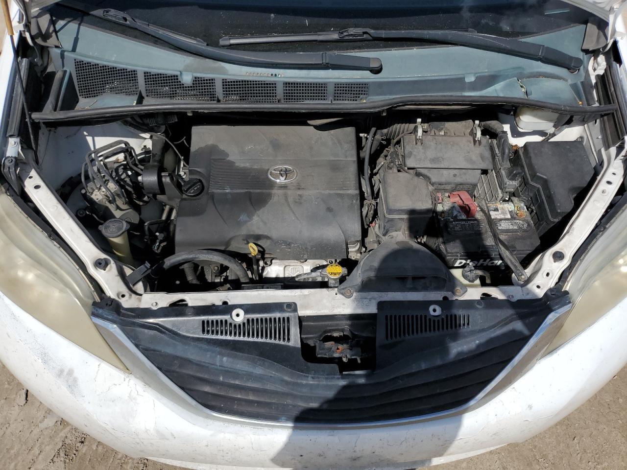 2014 Toyota Sienna - Image 12