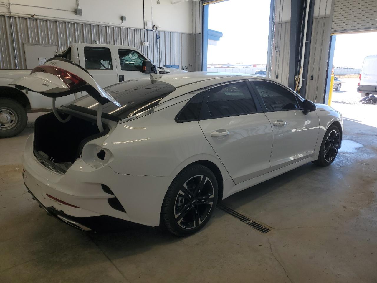 2024 Kia K5 - Image 3