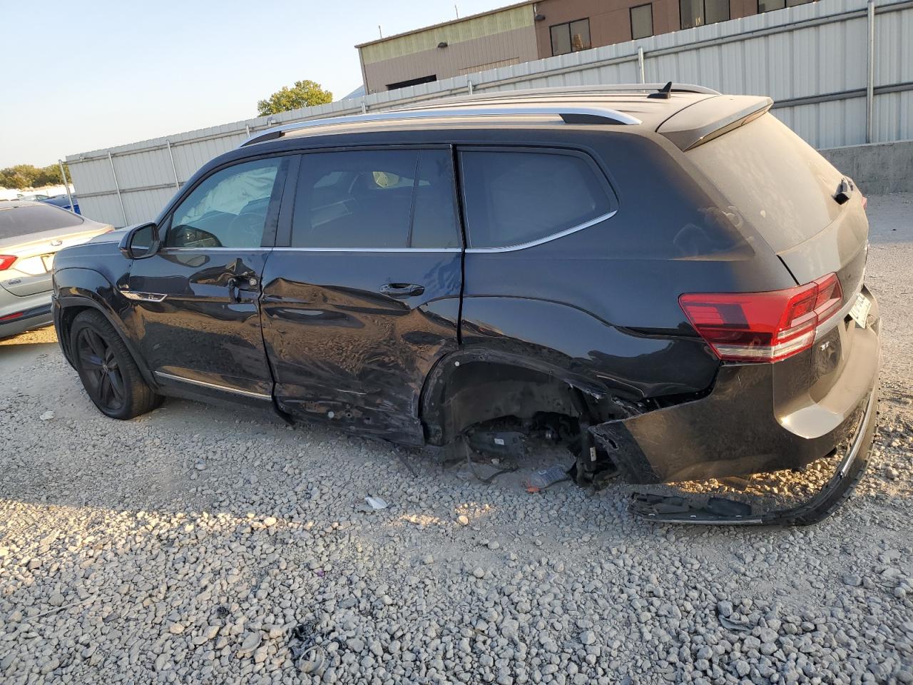 2018 Volkswagen Atlas - Image 2