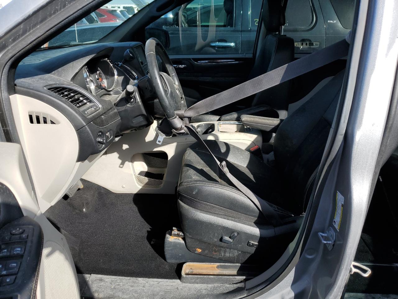 2019 Dodge Caravan - Image 7