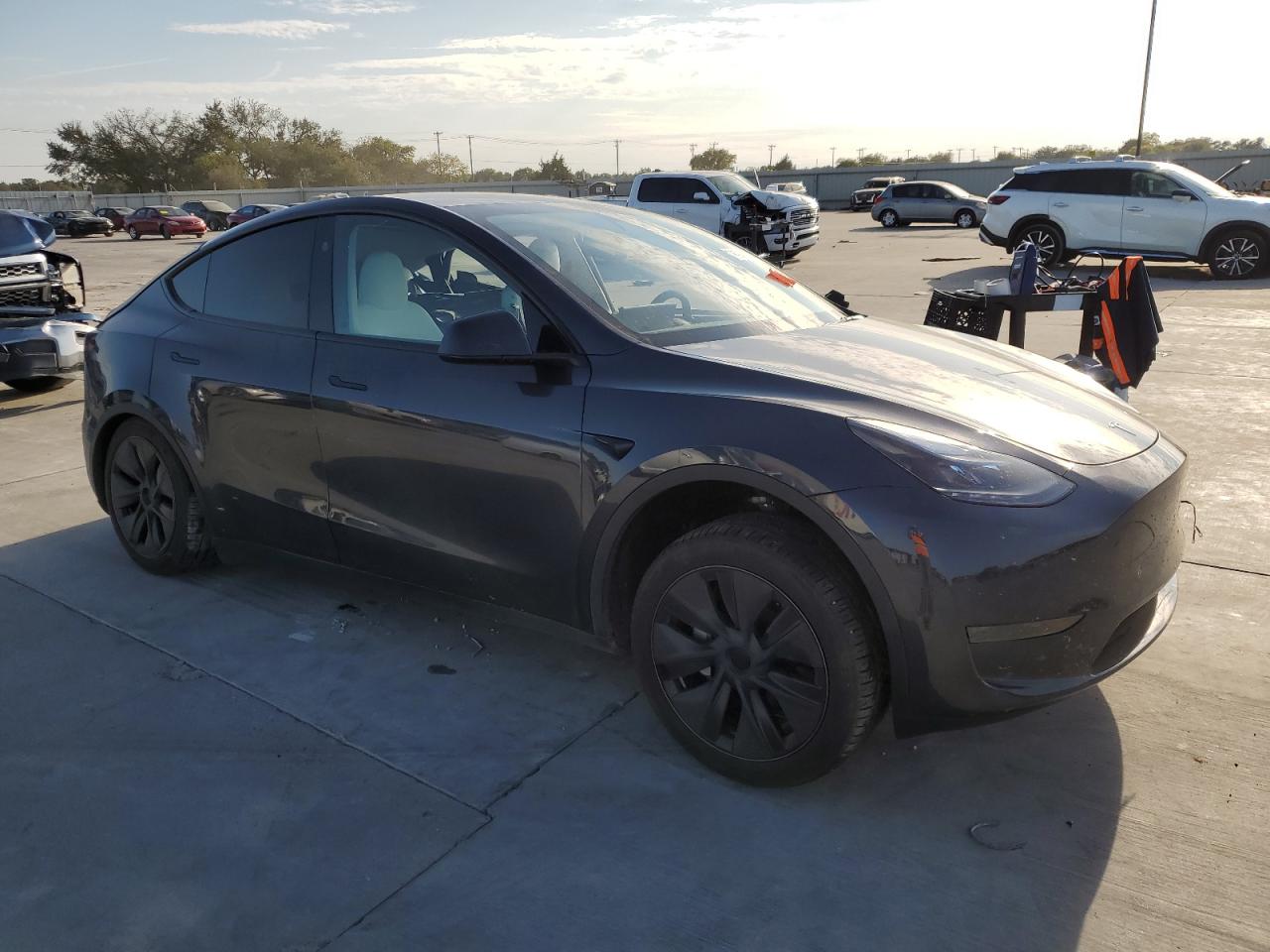 VIN 7SAYGDED8RA302555 2024 TESLA MODEL Y no.4