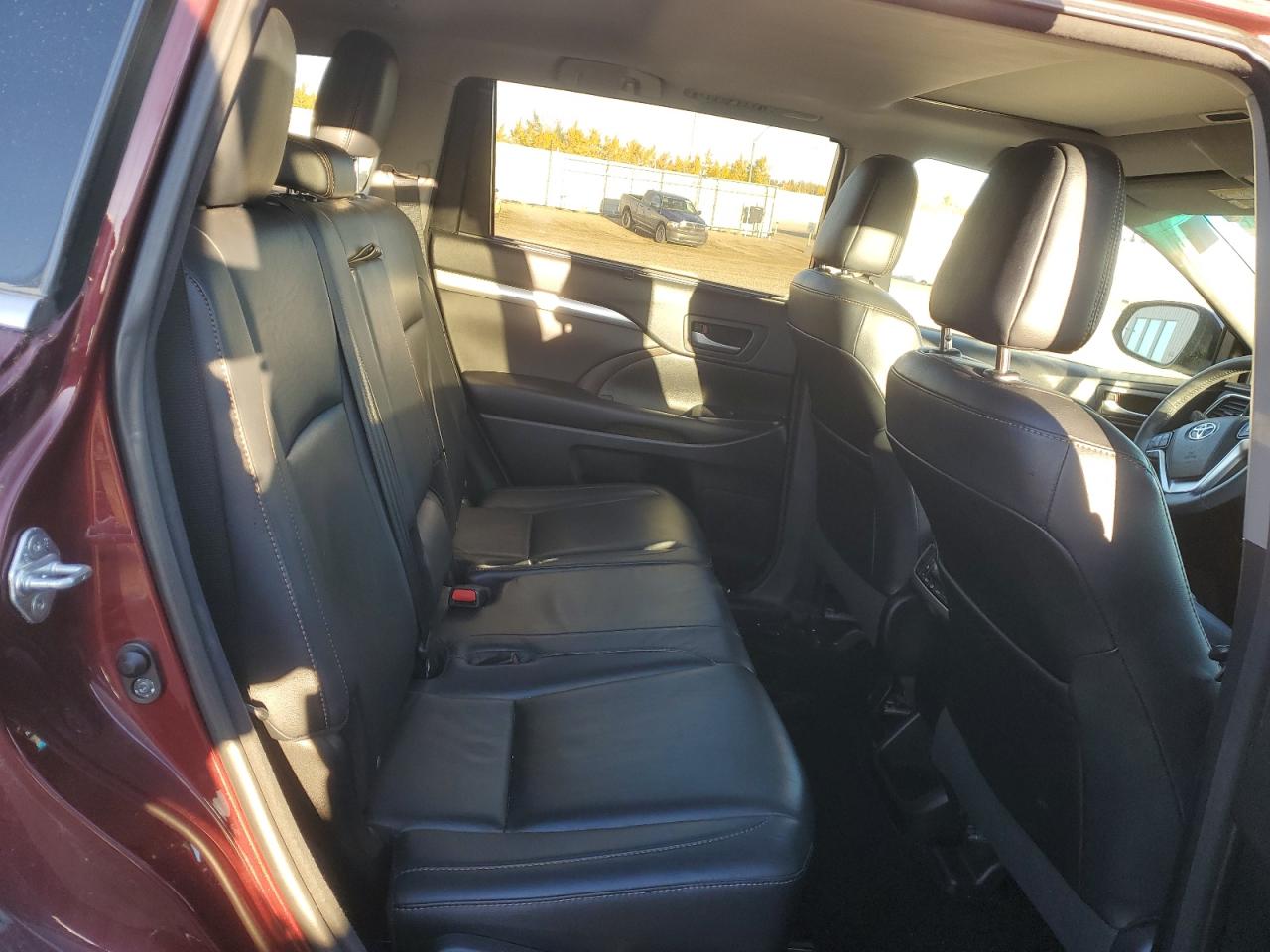 2016 Toyota Highlander - Image 11