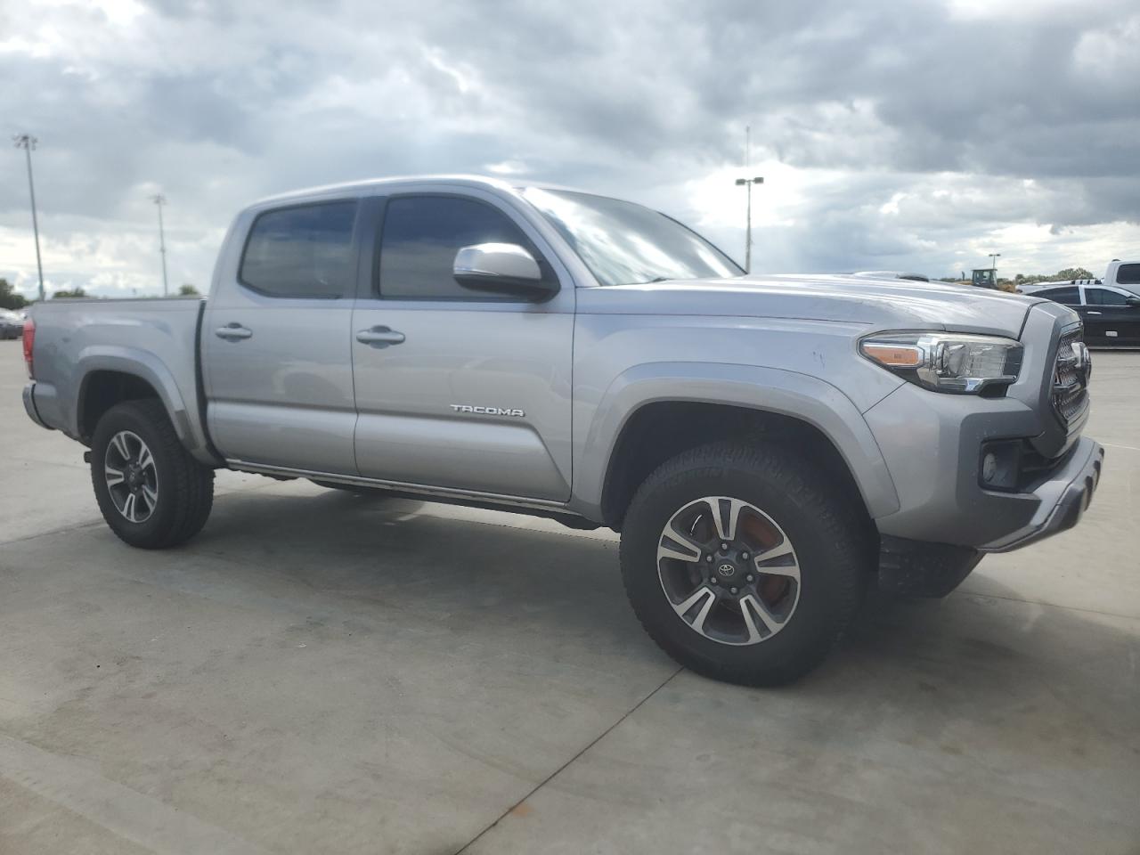 2016 Toyota Tacoma - Image 4