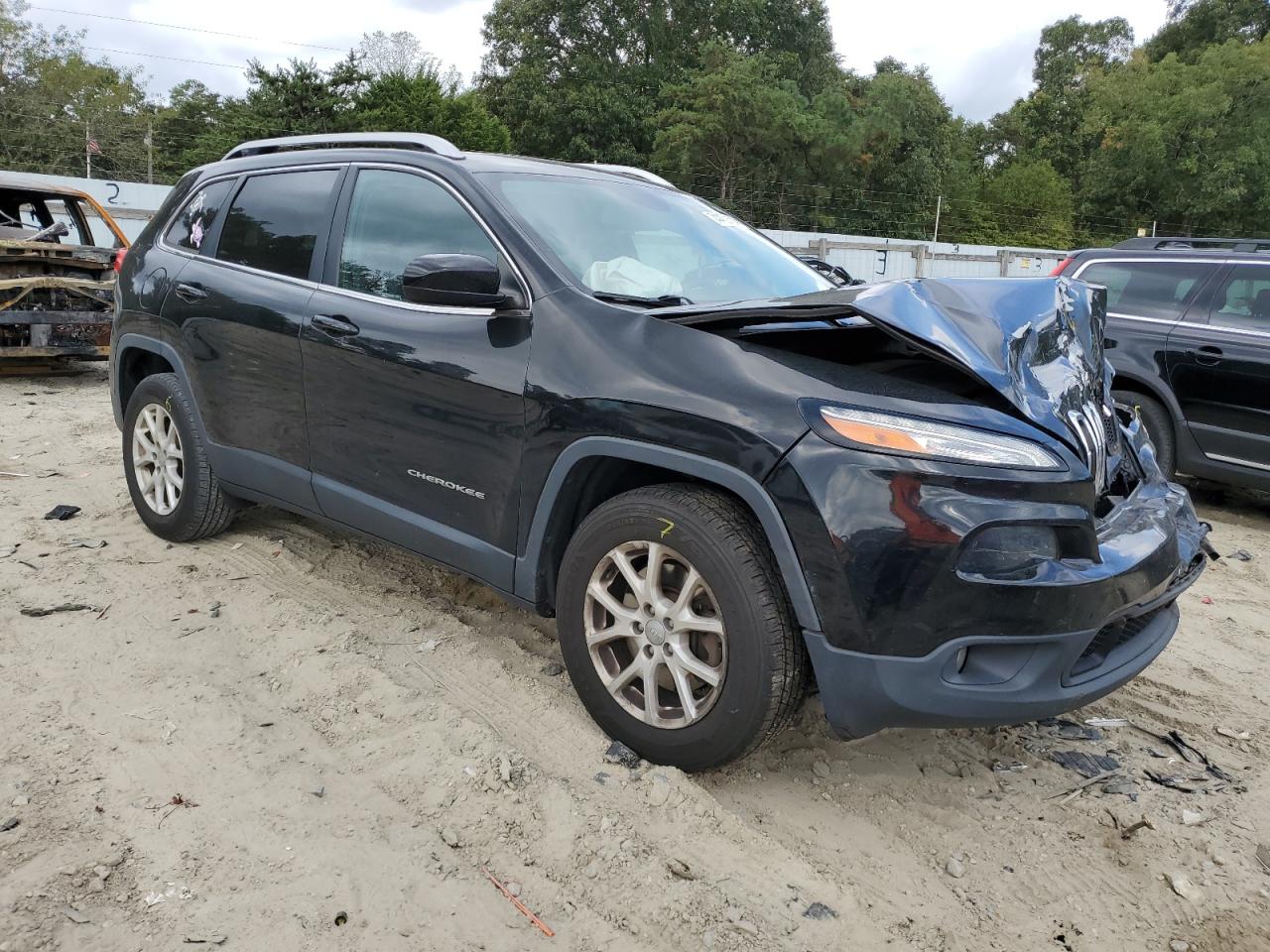 1C4PJMCS6HD216049 2017 Jeep Cherokee Latitude