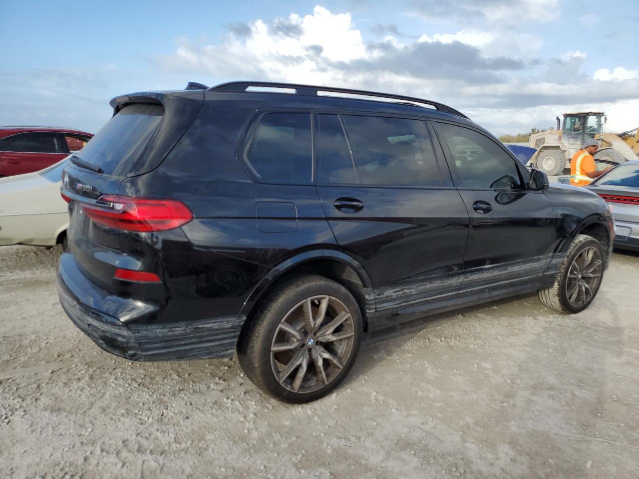 2022 BMW X7 - Image 3