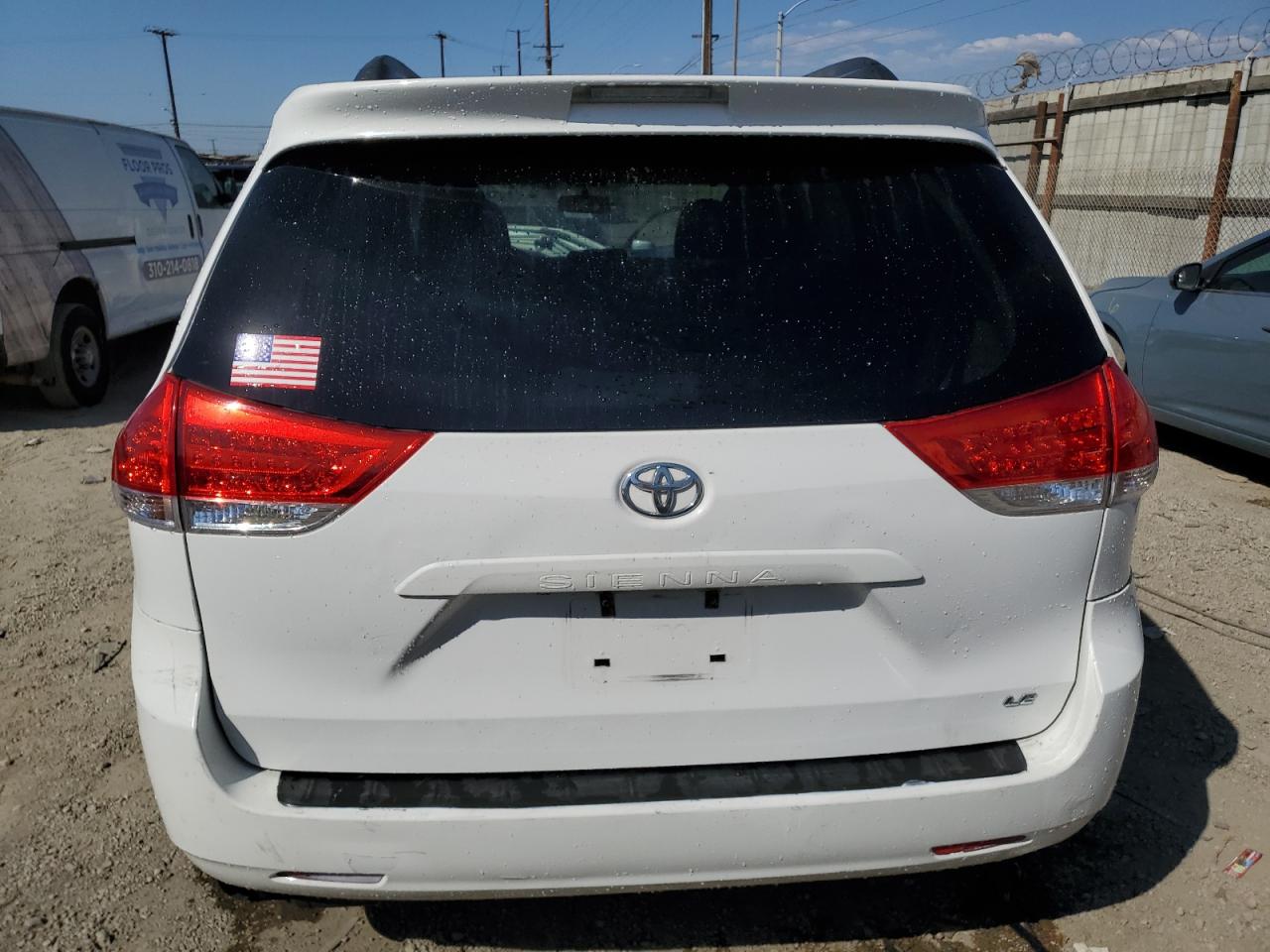 5TDKK3DC1BS060197 2011 Toyota Sienna Le