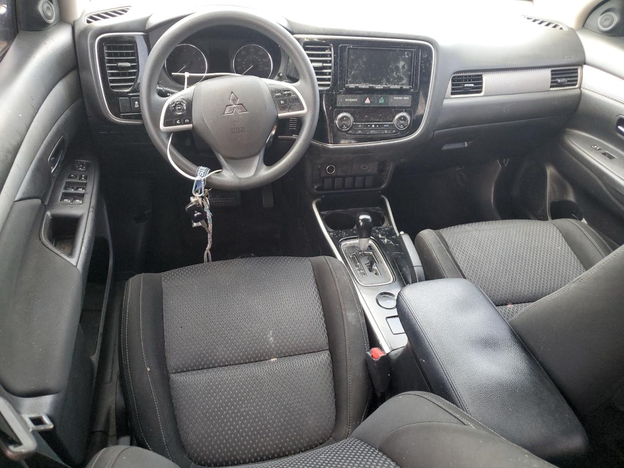 2018 Mitsubishi Outlander - Image 8