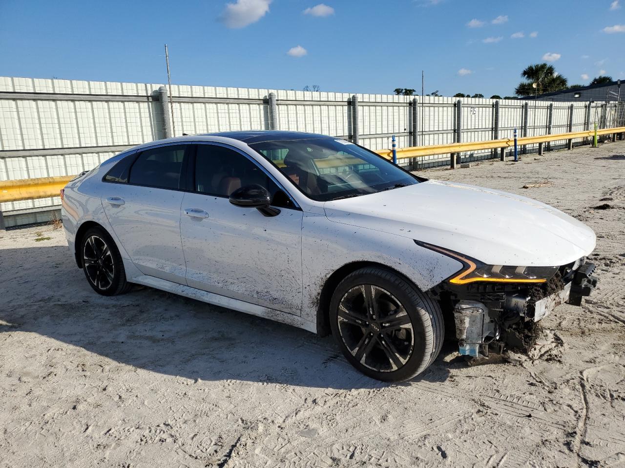 2022 Kia K5 - Image 4
