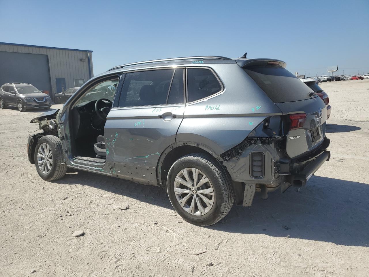 3VV1B7AX1LM142847 2020 VOLKSWAGEN TIGUAN - Image 2