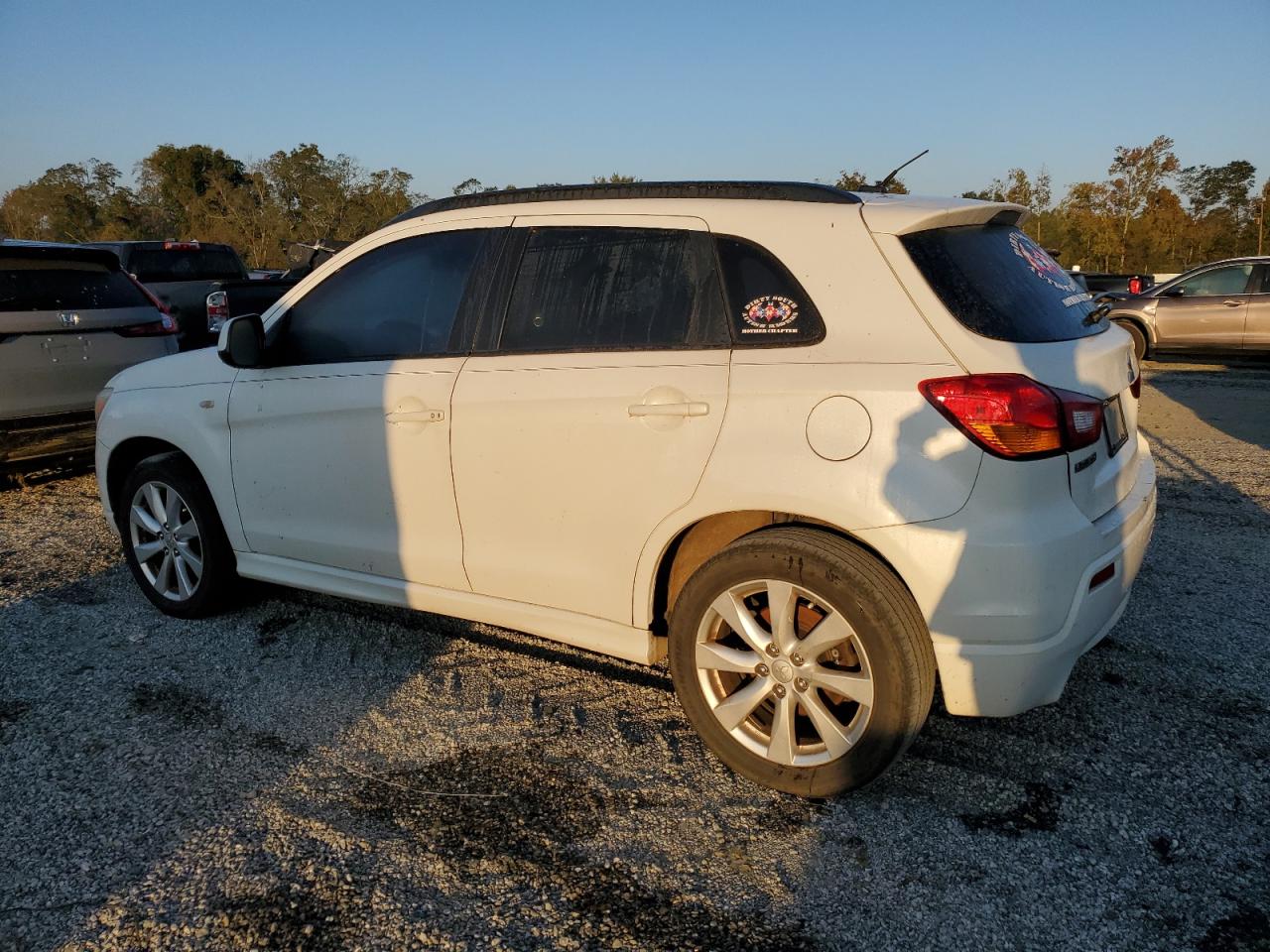 2012 Mitsubishi Outlander - Image 2