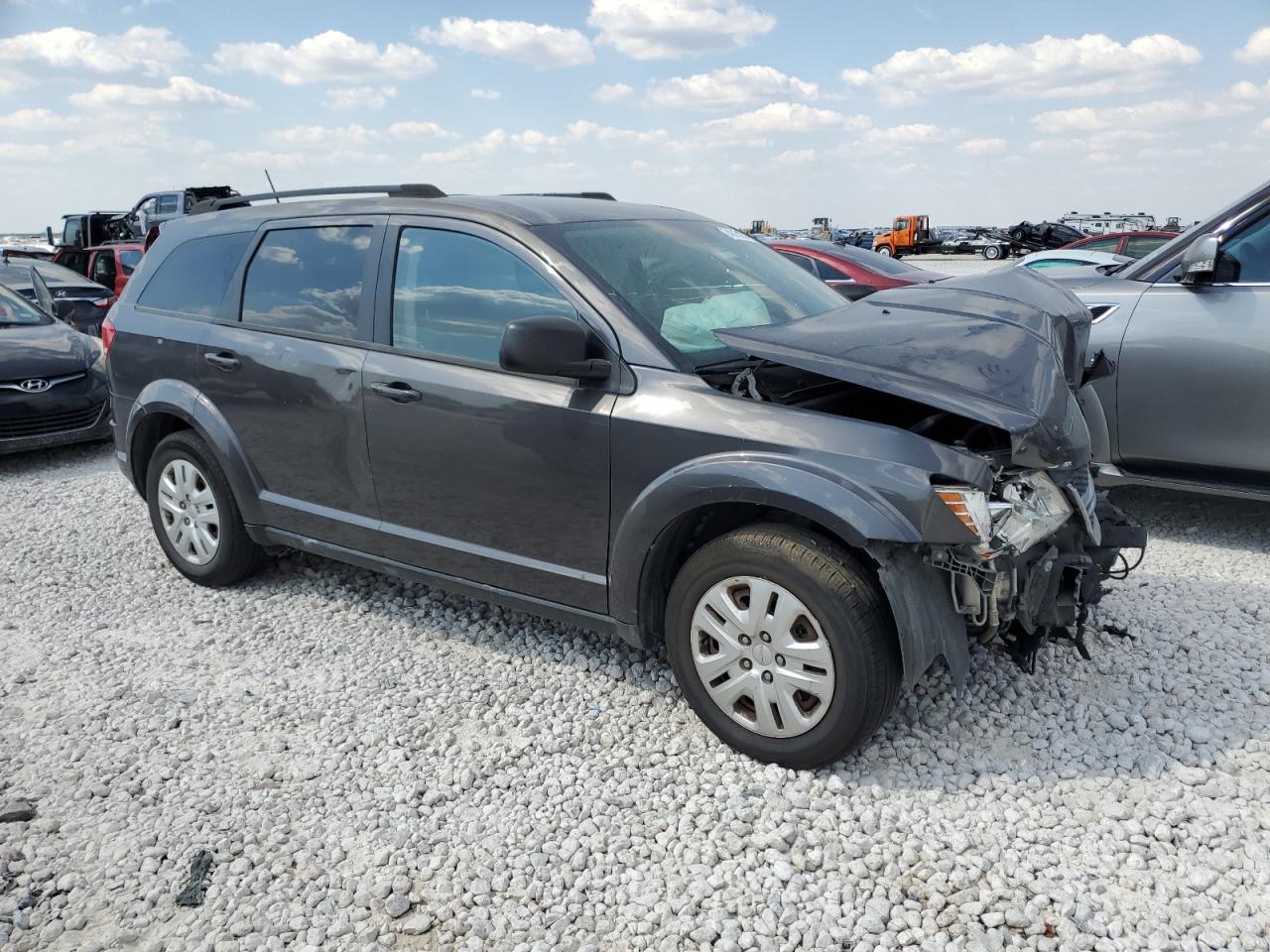 VIN 3C4PDCAB7JT158862 2018 DODGE JOURNEY no.4