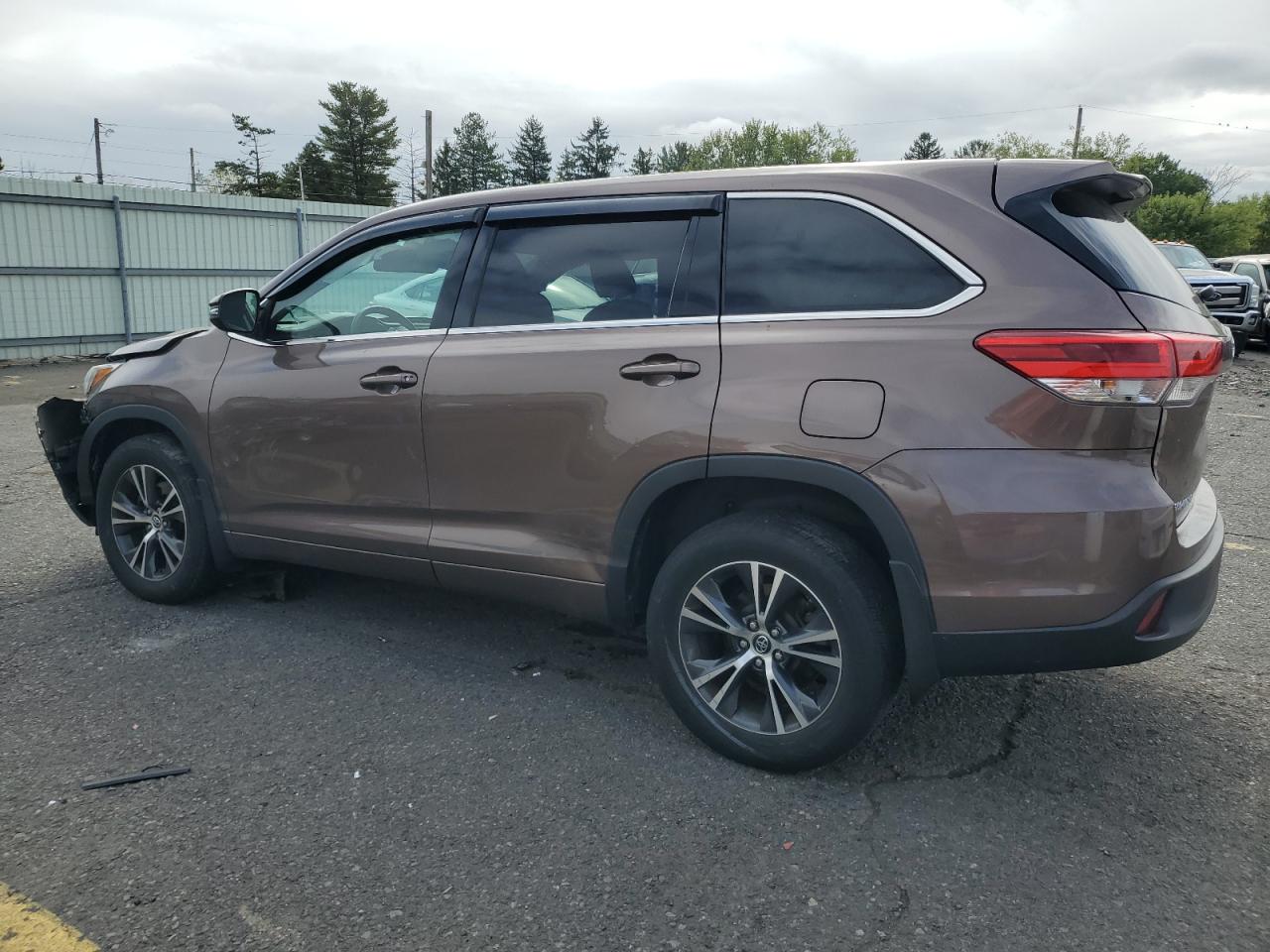 2018 Toyota Highlander - Image 2