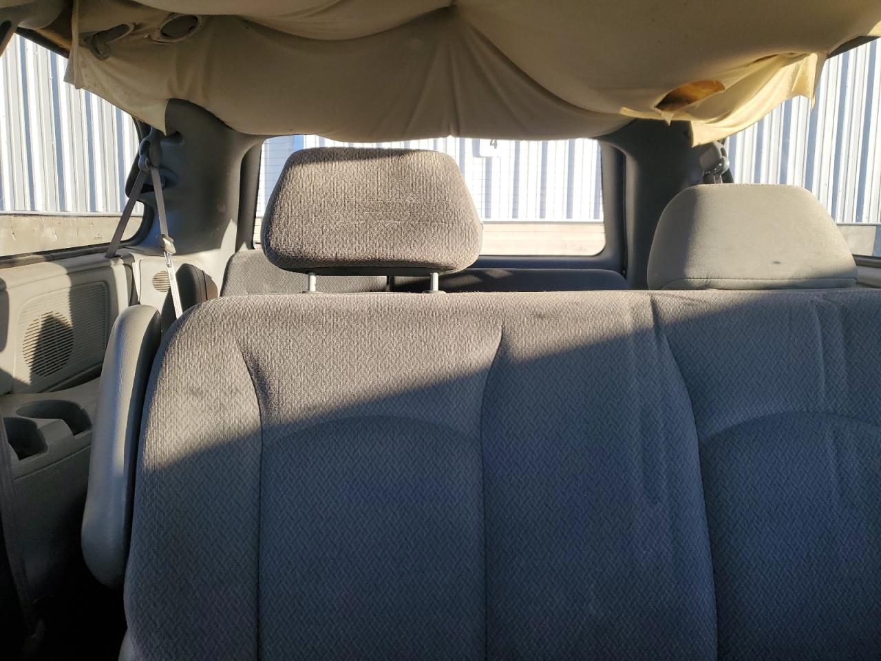 2005 Dodge Caravan - Image 10