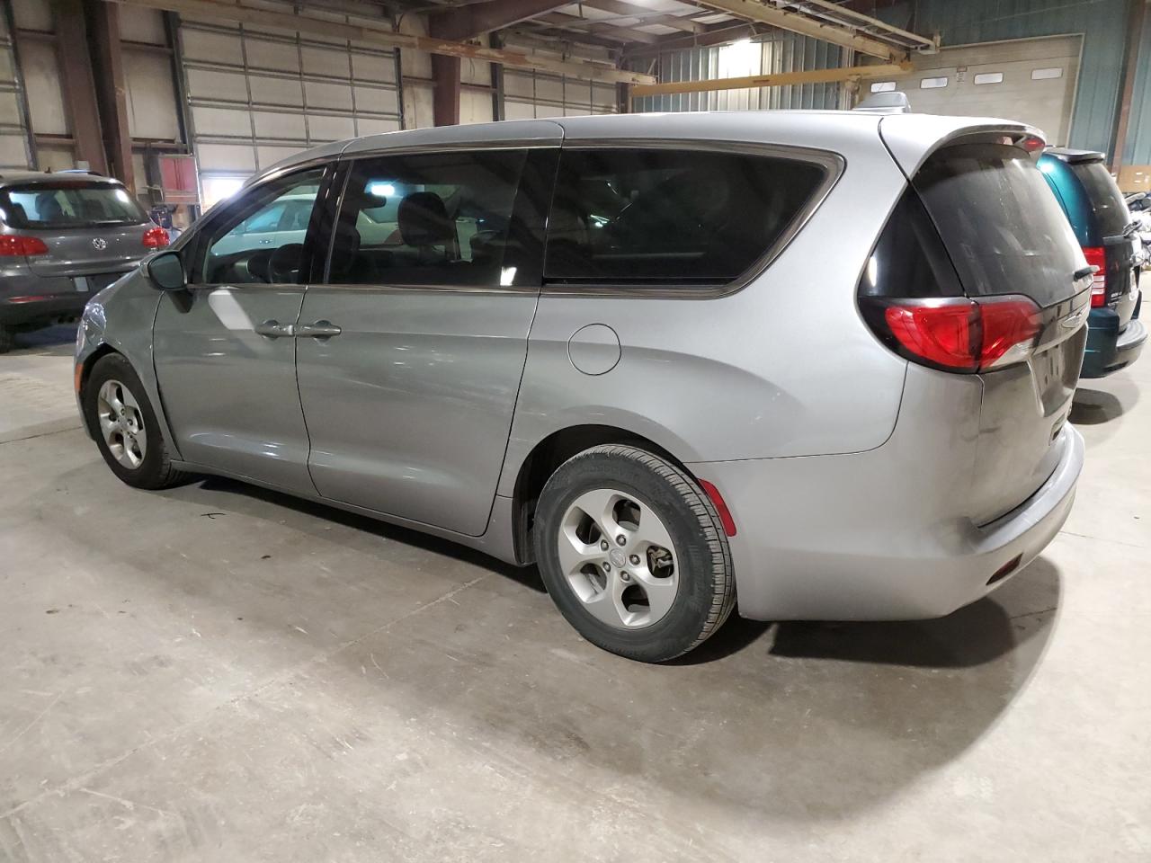 2017 Chrysler Pacifica - Image 2