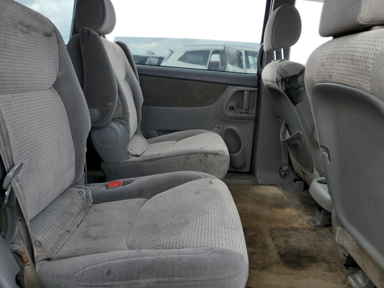 2007 Toyota Sienna - Image 11