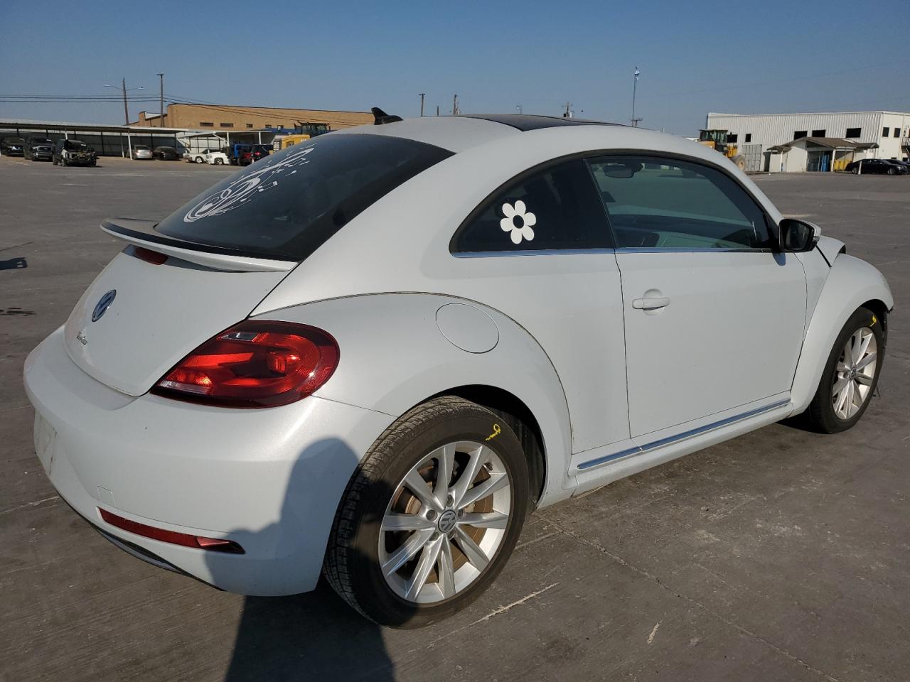 3VWJD7AT7JM701754 2018 Volkswagen Beetle Se