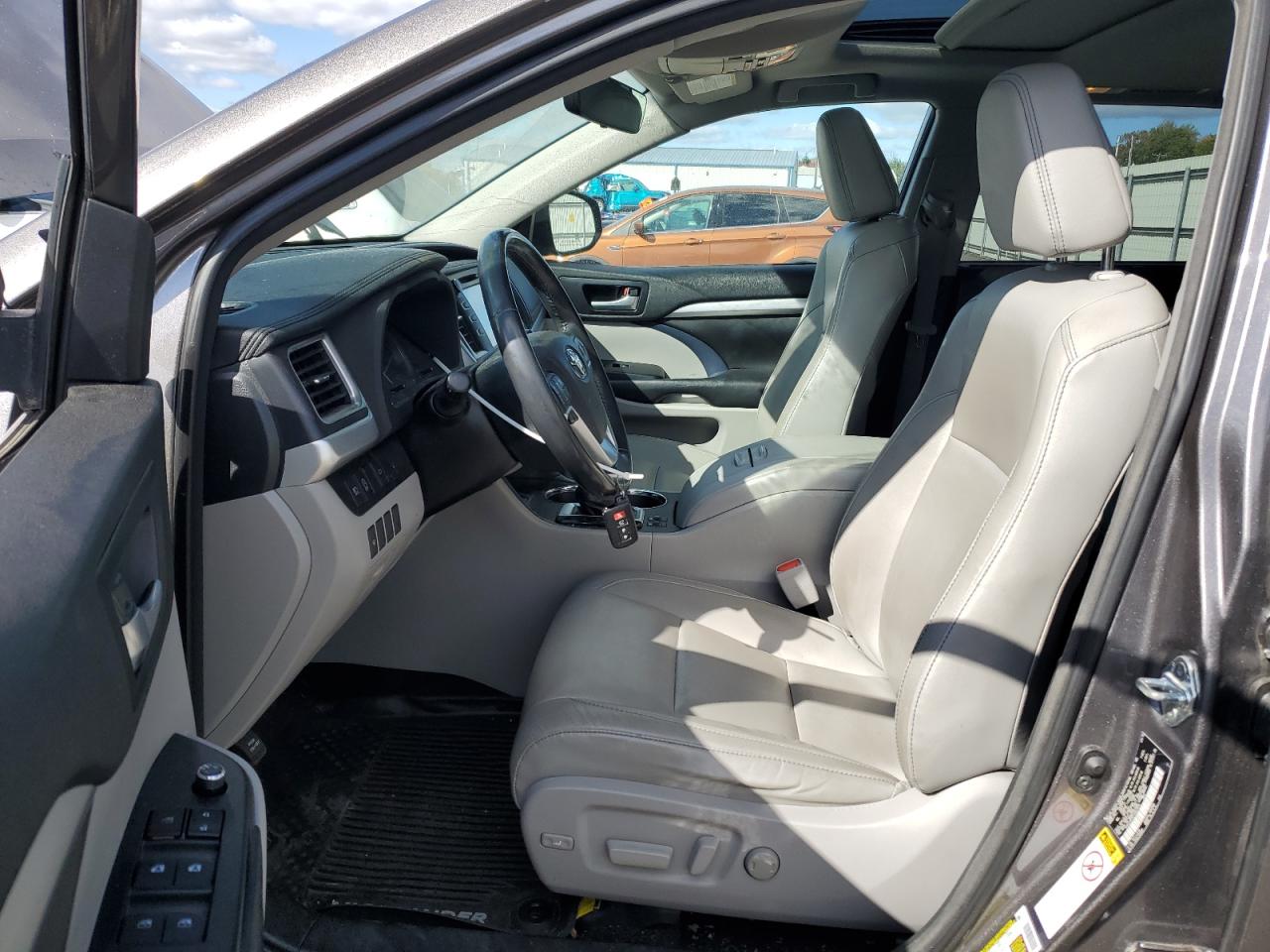 2018 Toyota Highlander Se VIN: 5TDJZRFH2JS827573 Lot: 76471464