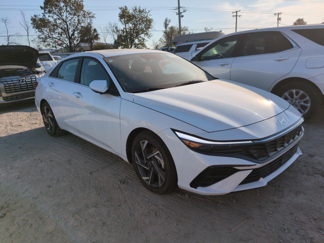 2024 Hyundai Elantra - Image 4