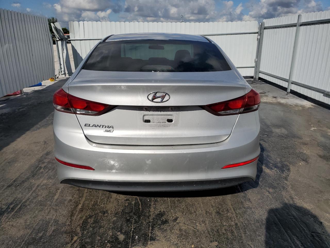 5NPD74LF3JH321832 2018 Hyundai Elantra Se