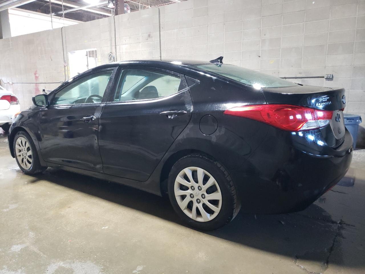 2013 Hyundai Elantra - Image 2