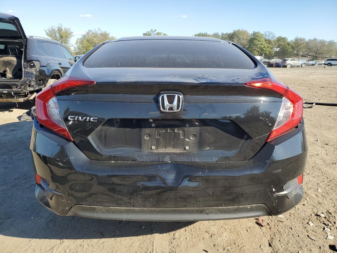 2HGFC2F51HH561820 2017 Honda Civic Lx