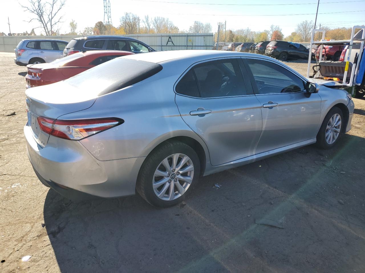 VIN 4T1B11HK2JU102133 2018 TOYOTA CAMRY no.3