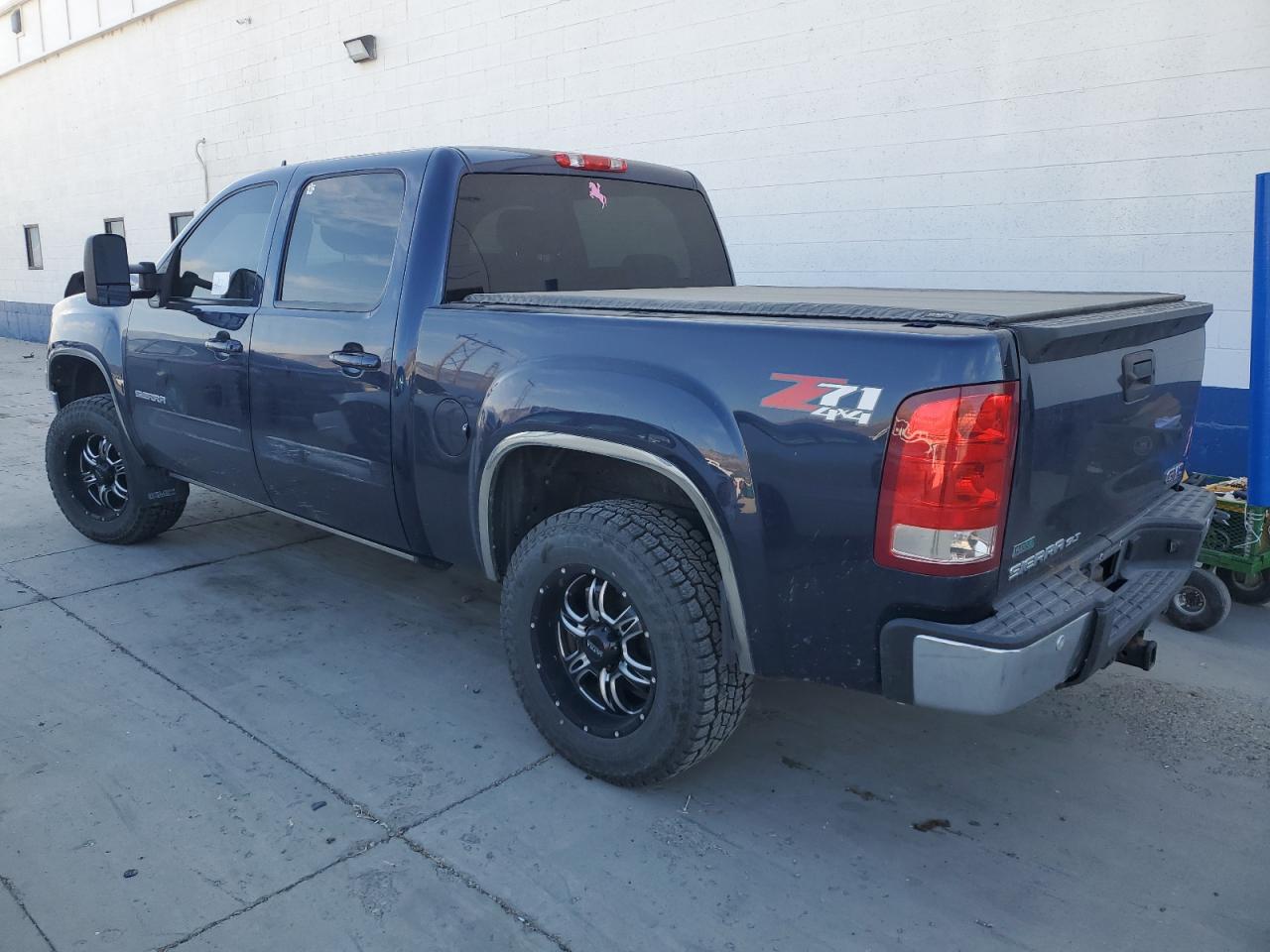 2011 GMC Sierra - Image 2