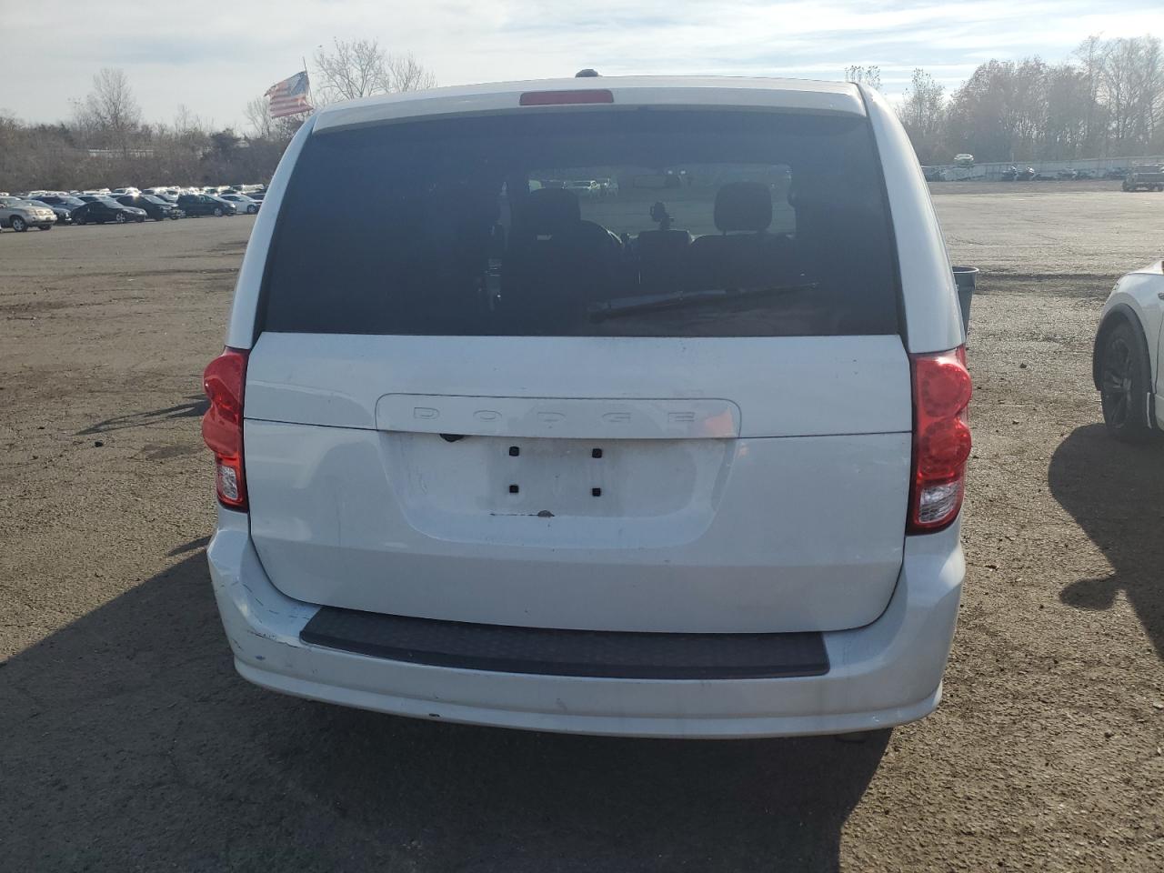 2017 Dodge Caravan - Image 6