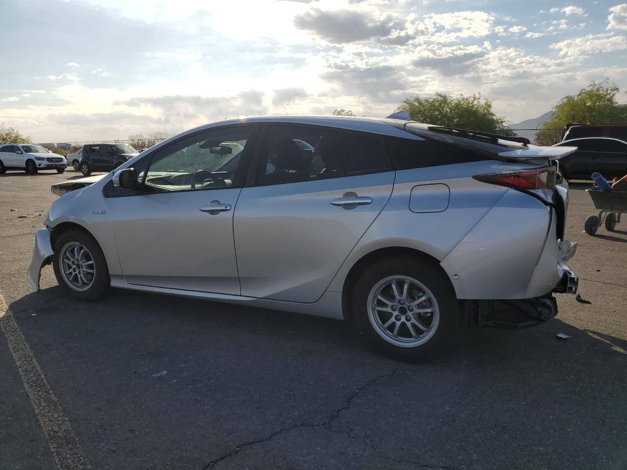 VIN JTDKARFU5J3553103 2018 TOYOTA PRIUS no.2