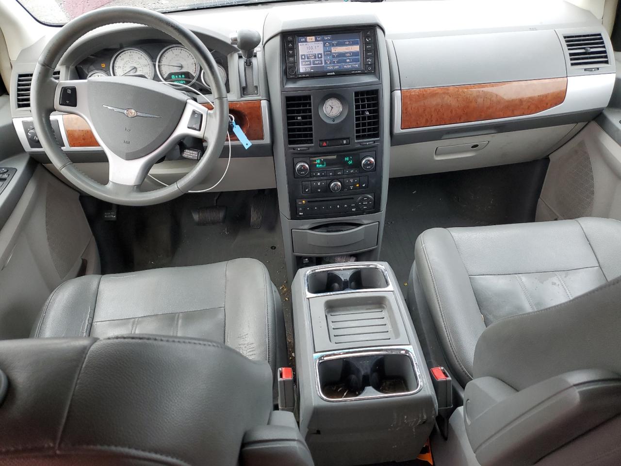 2008 Chrysler Town & Country - Image 8