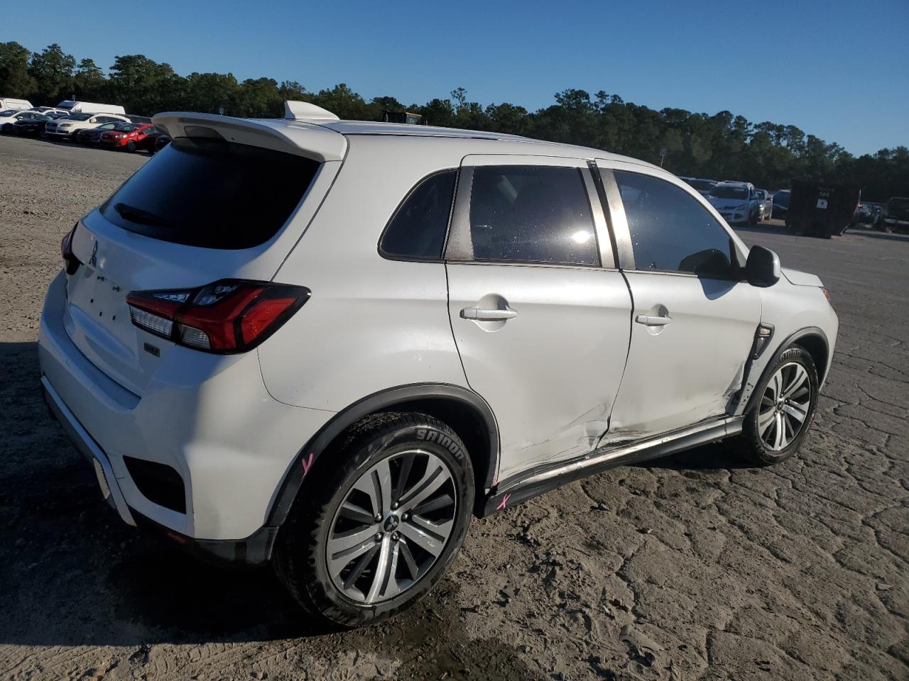 2020 Mitsubishi Outlander - Image 3
