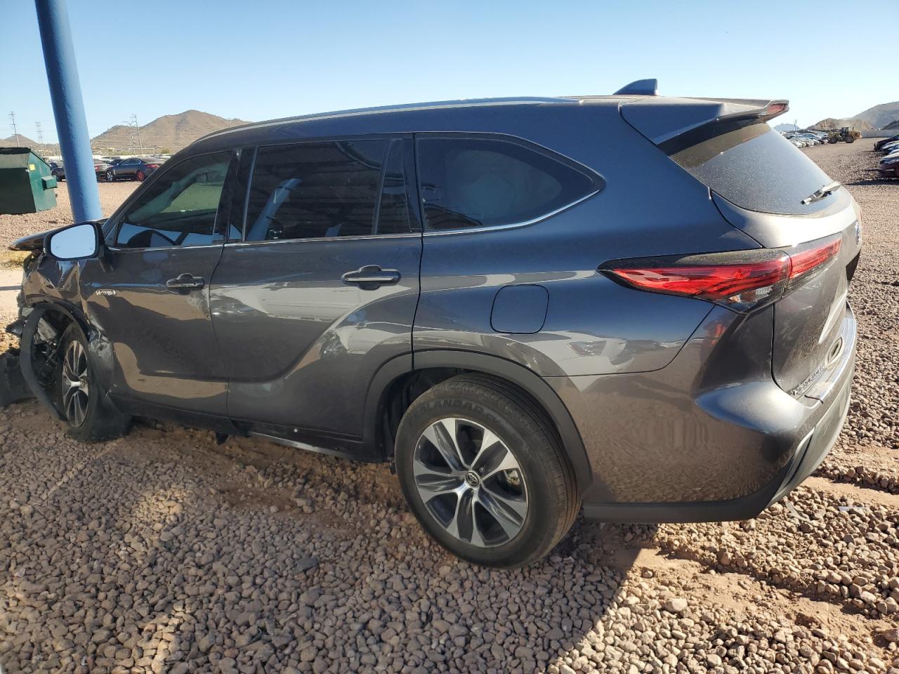 2021 Toyota Highlander - Image 2
