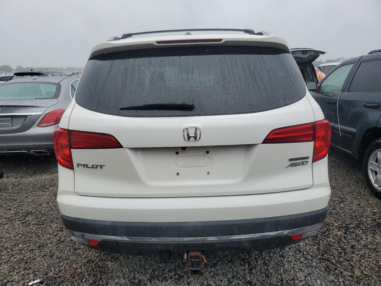 2017 Honda Pilot Touring VIN: 5FNYF6H90HB035688 Lot: 74664644