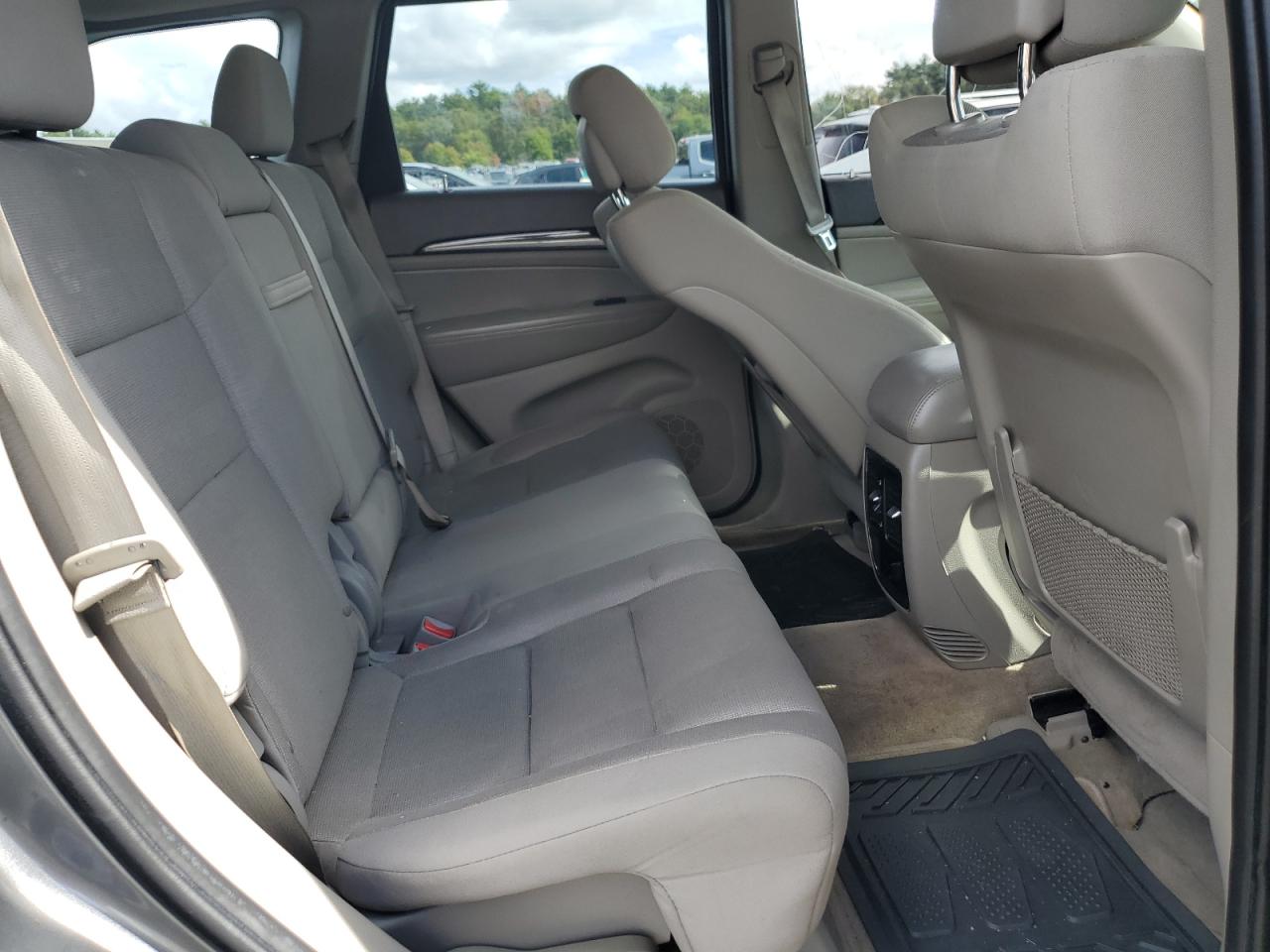 2012 Jeep Grand Cherokee - Image 11
